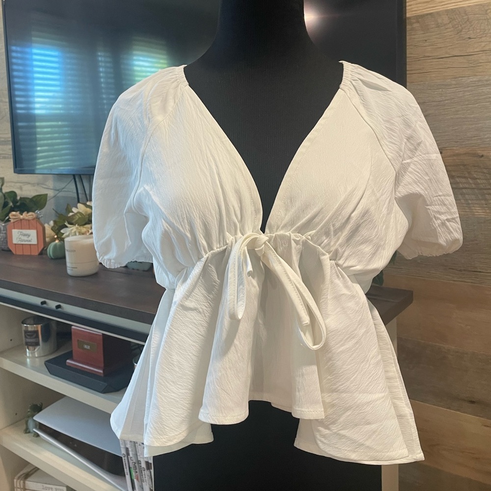 puff sleeves, low v